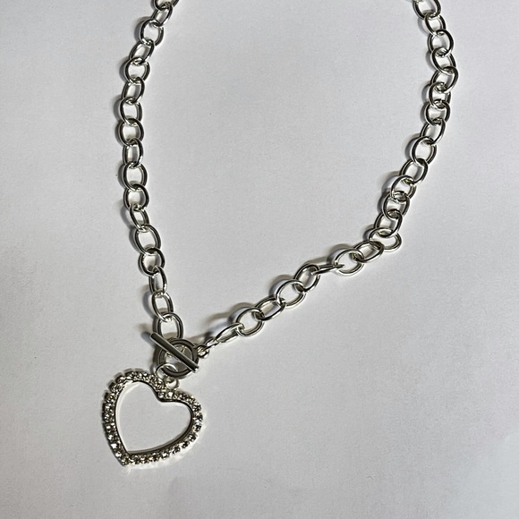 2/$10 Gorgeous silver Heart toggle chain necklace - Picture 5 of 6